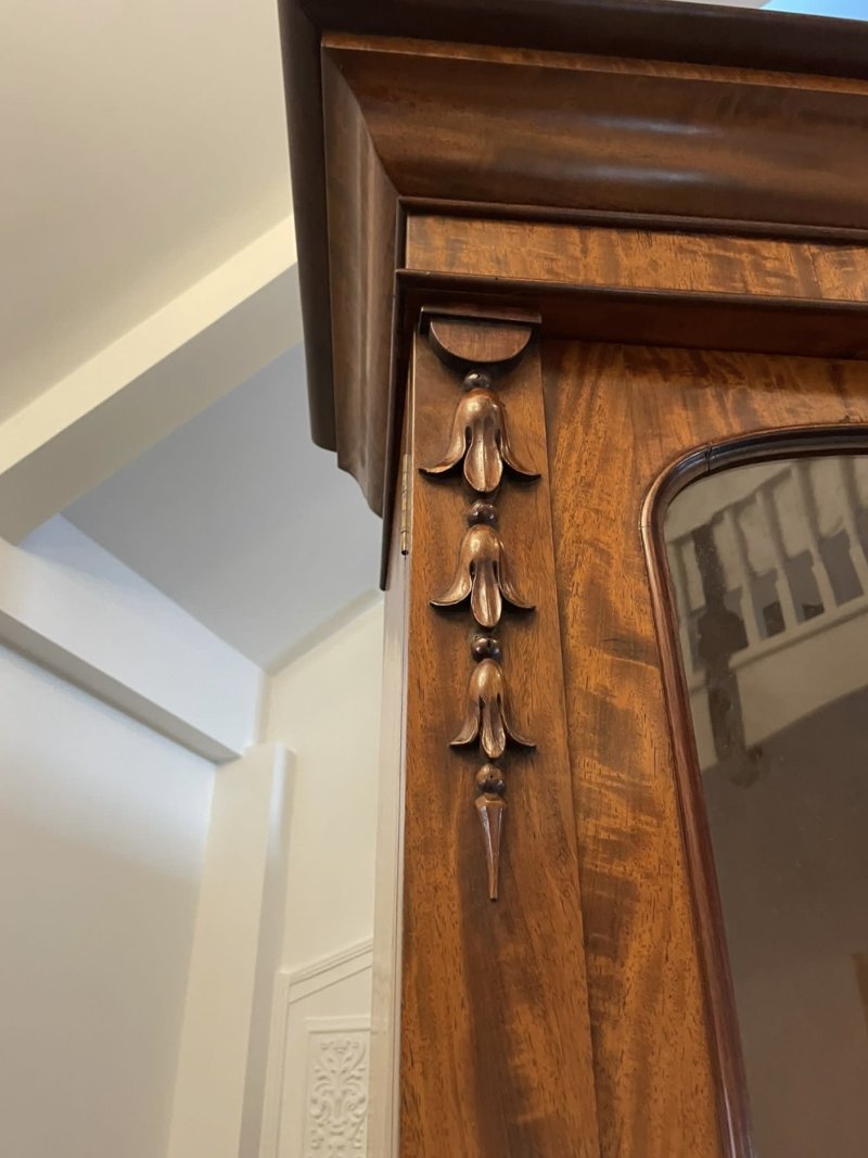 Outstanding Quality Large Antique Victorian Figured Mahogany Breakfront Bookcase - Image 7